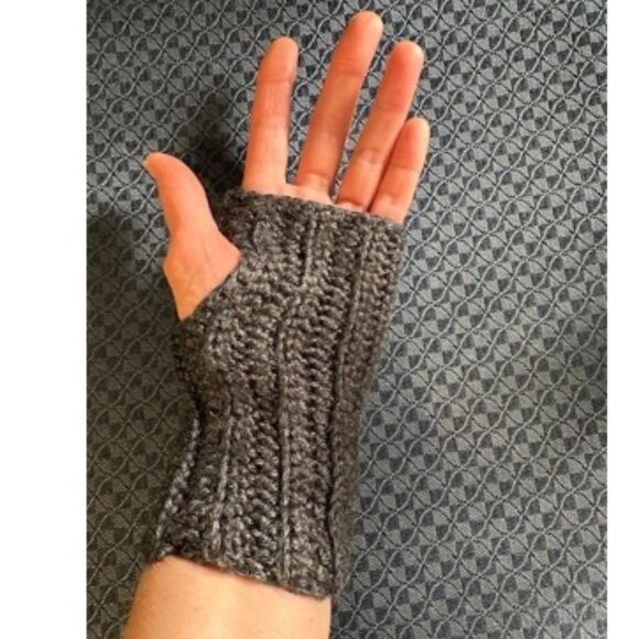 Crochet fingerless gloves or wrist warmers, Black - Picture 7 of 7